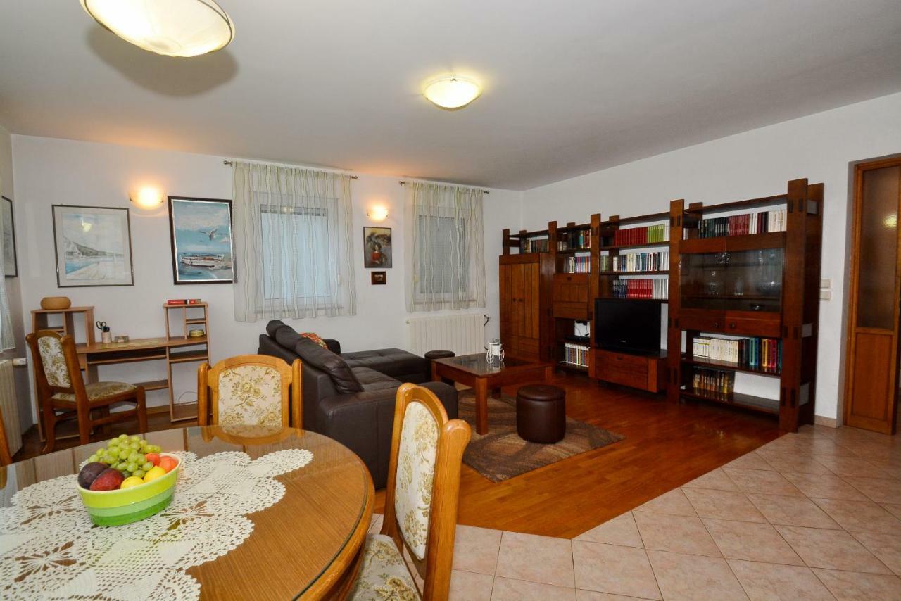 Vanja Apartman *
